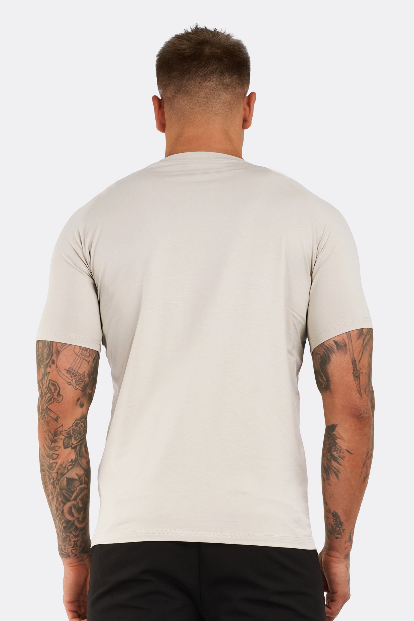THE ESSENTIAL T-SHIRT
